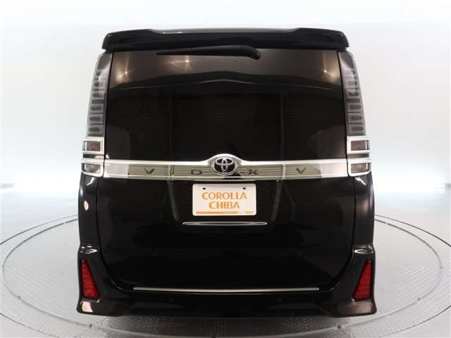 Toyota Voxy 4