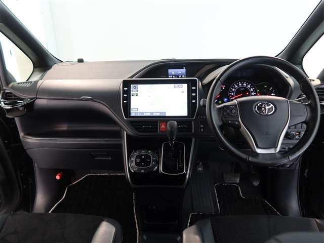Toyota Voxy 8