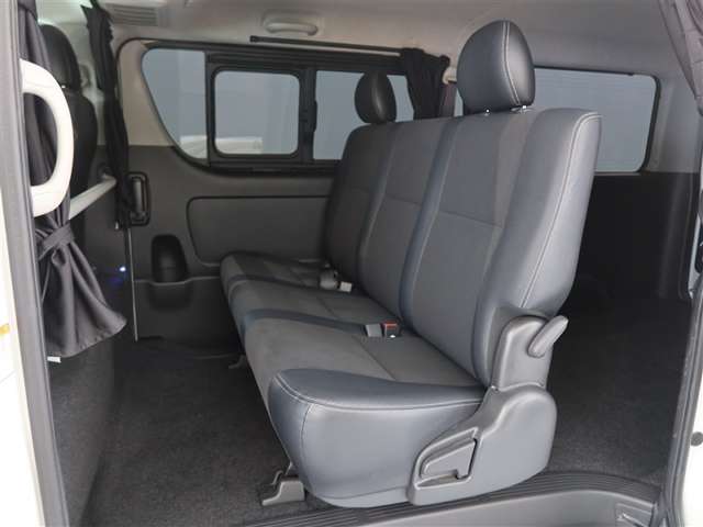 Toyota Hiace Van 12