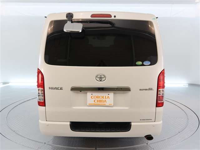 Toyota Hiace Van 4