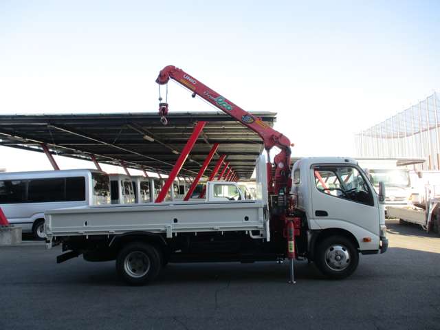 Hino Dutro 9