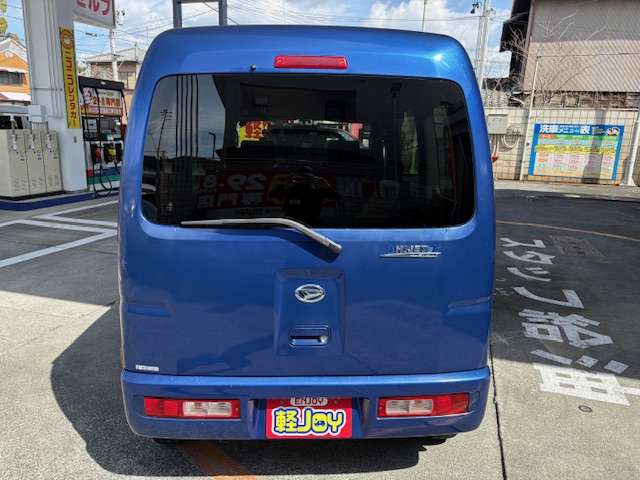 Daihatsu Hijet Cargo 6