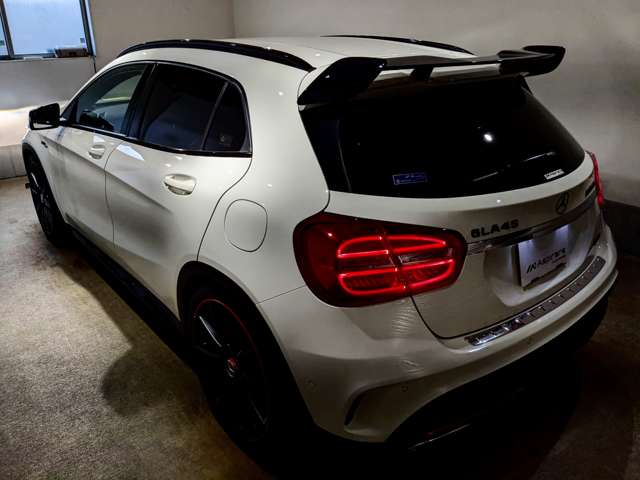 Mercedes-Benz GLA-Class 10