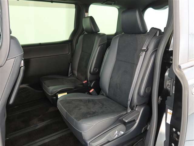 Toyota Voxy 12