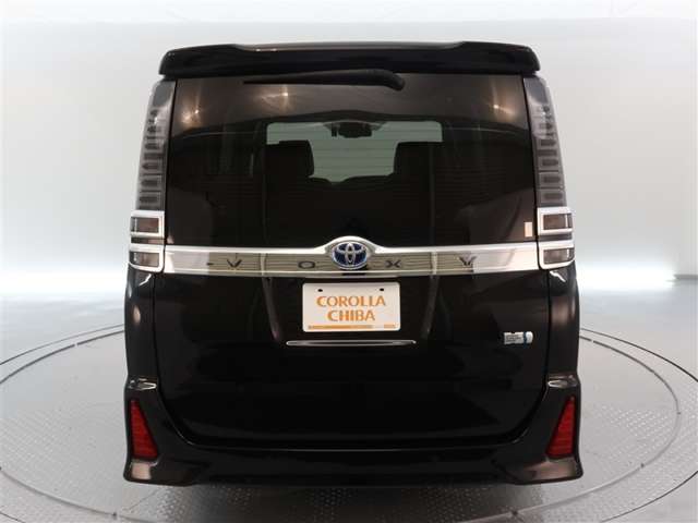 Toyota Voxy 4