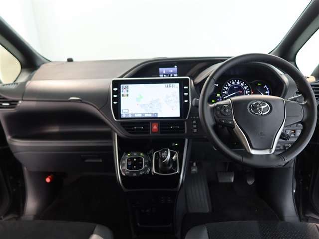 Toyota Voxy 8