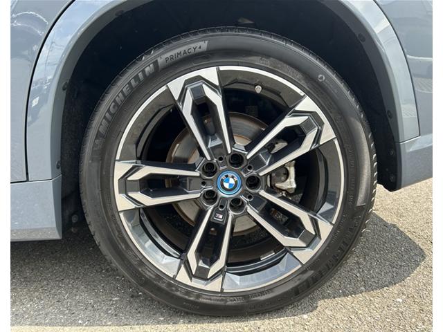 BMW iX1 11