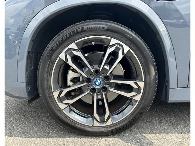 BMW iX1 12