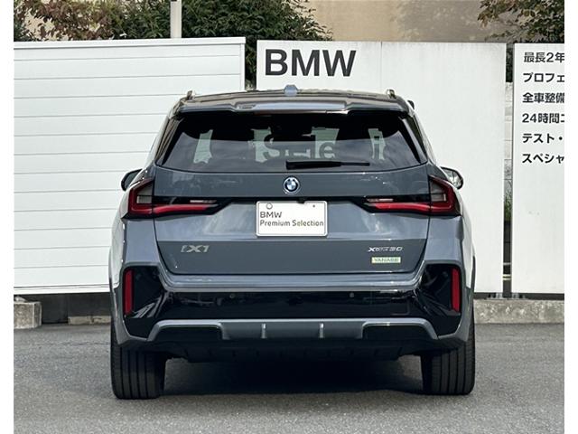 BMW iX1 8