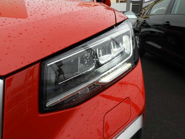 Audi Q2 12