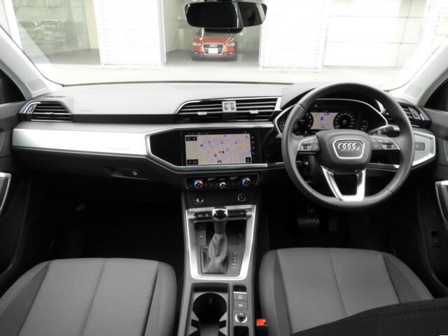 Audi Q3 11