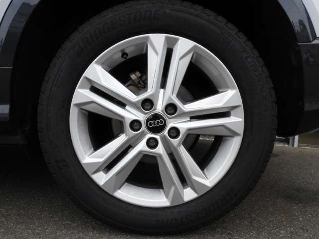 Audi Q2 8