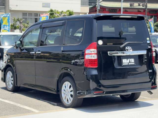 Toyota Noah 11
