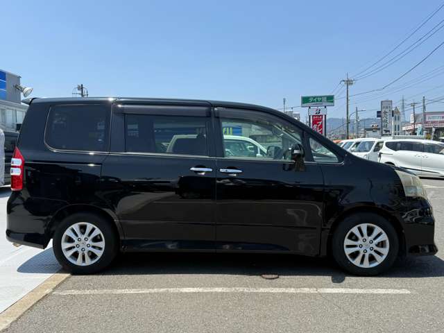 Toyota Noah 12