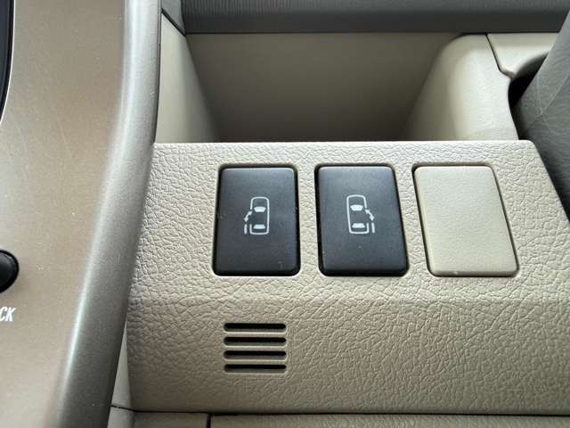 Toyota Noah 4