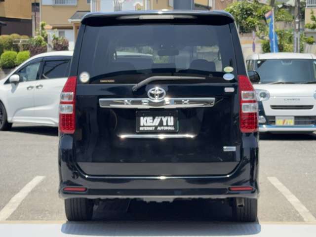 Toyota Noah 10