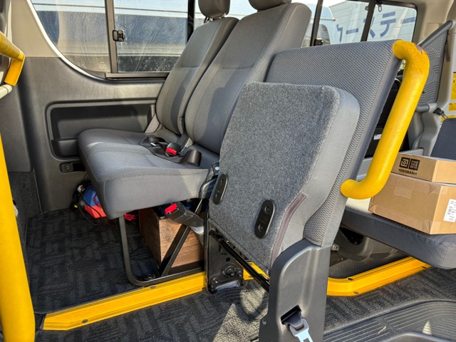 Toyota Hiace Van 11