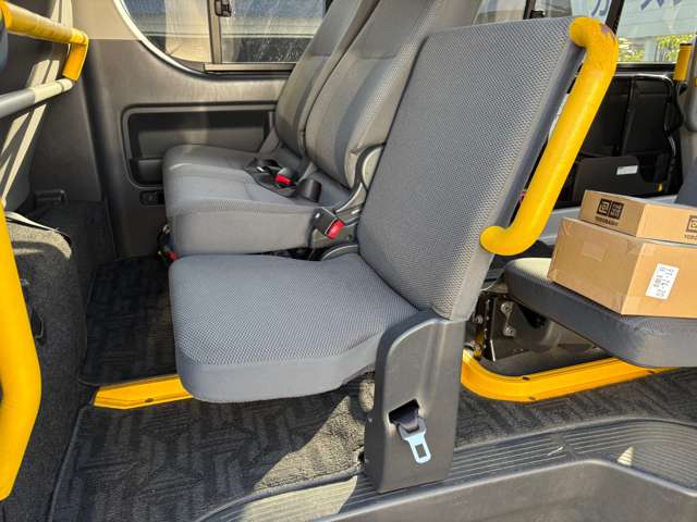Toyota Hiace Van 12