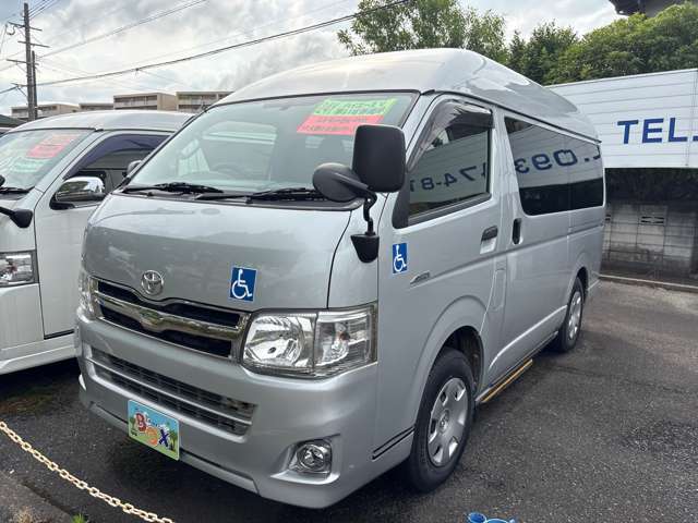 Toyota Hiace Van 4