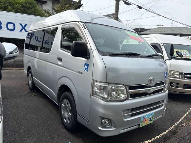 Toyota Hiace Van 7