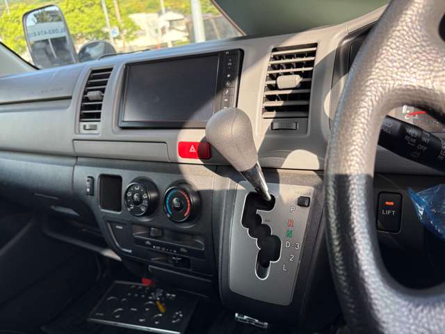 Toyota Hiace Van 9