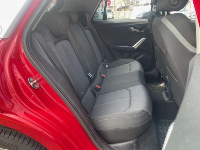 Audi Q2 12