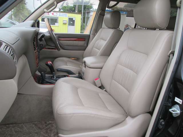 Toyota Land Cruiser Cygnus 11