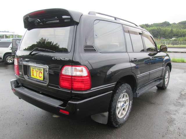 Toyota Land Cruiser Cygnus 7