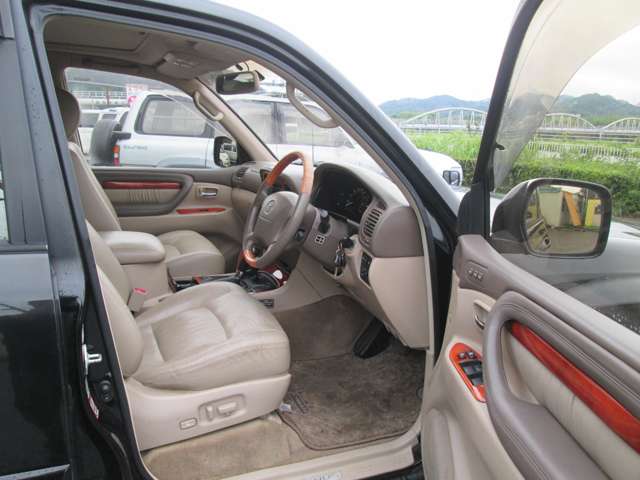 Toyota Land Cruiser Cygnus 9