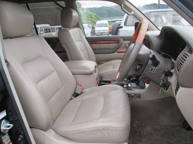 Toyota Land Cruiser Cygnus 10