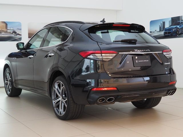 Maserati Levante 4