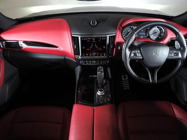 Maserati Levante 6
