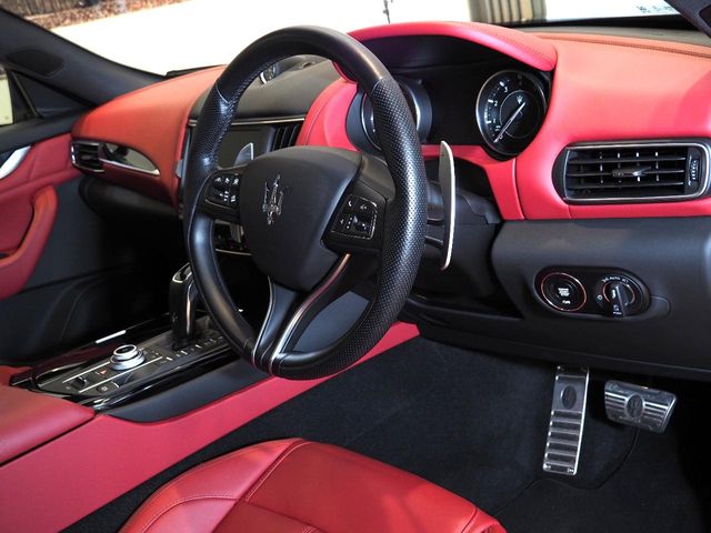 Maserati Levante 7