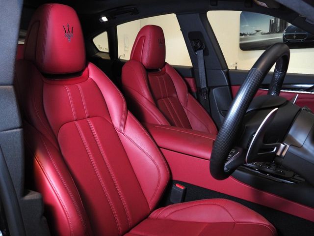 Maserati Levante 8