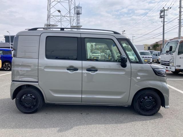 Suzuki Spacia Base 11