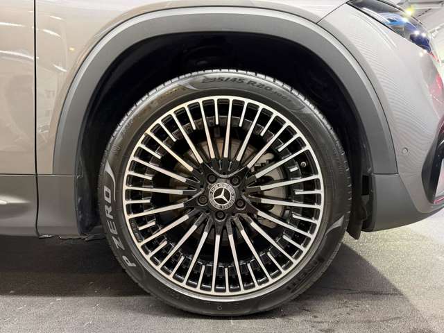 Mercedes-Benz EQB 11