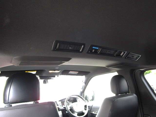Toyota Hiace Van 8