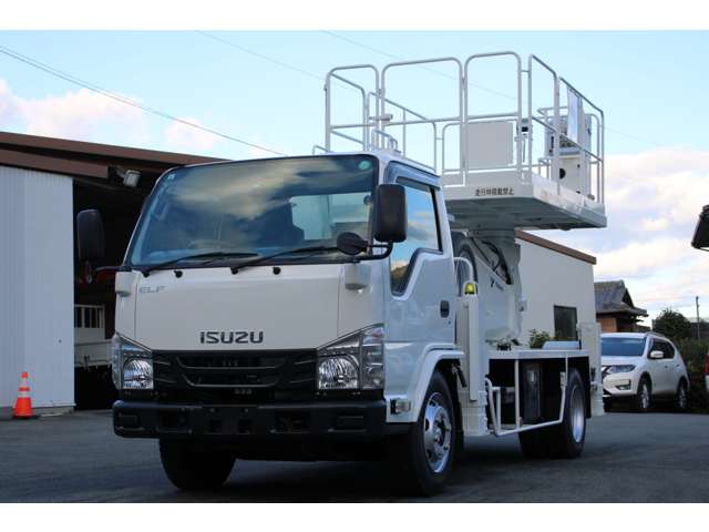 Isuzu Elf 12