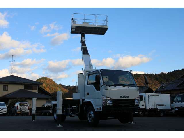 Isuzu Elf 3