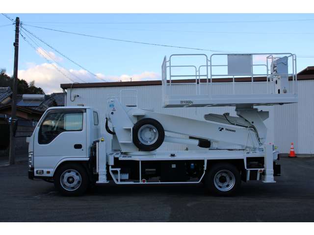Isuzu Elf 6