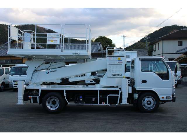 Isuzu Elf 7
