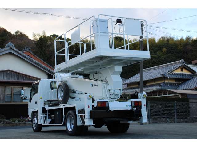 Isuzu Elf 8