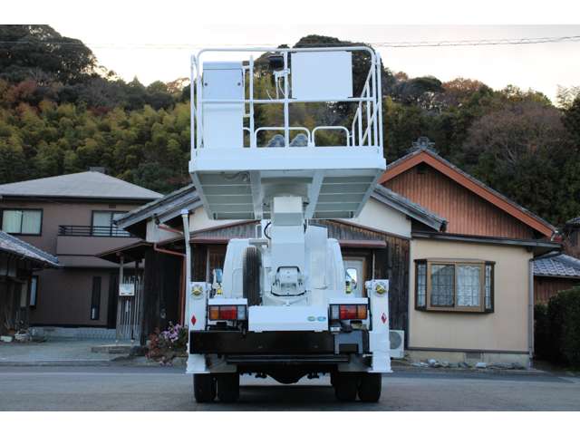 Isuzu Elf 10
