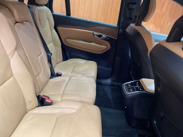 Volvo XC90 11