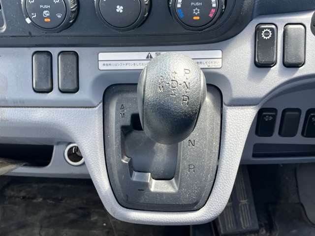 Nissan NT450Atlas 9