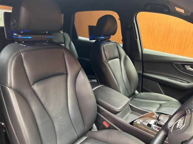 Audi Q7 6