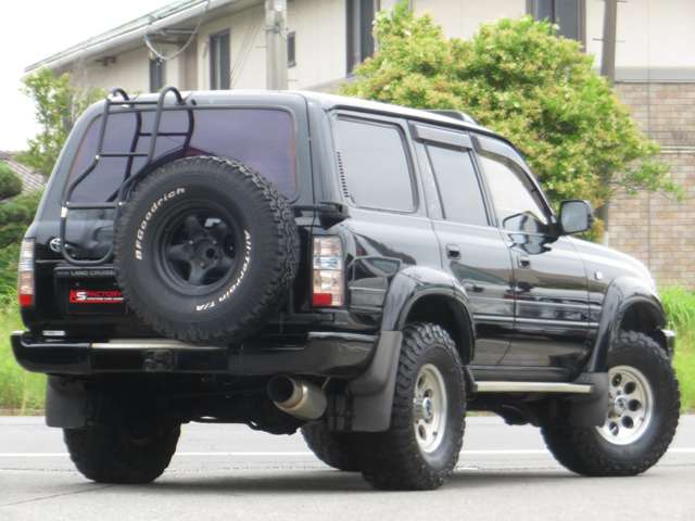 Toyota Land Cruiser 80 2