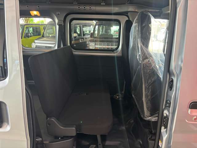 Daihatsu Hijet Cargo 12
