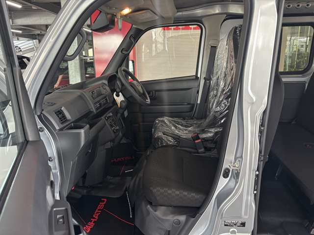 Daihatsu Hijet Cargo 6