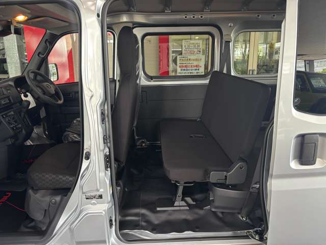 Daihatsu Hijet Cargo 7